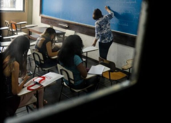 Lula Bloqueia R 332 Milhões De Educação Básica Alfabetização De